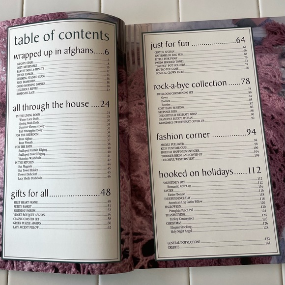 LEISURE ARTS Instruction Book In Love With Crochet for More Than 50 Projects - Picture 2 of 9